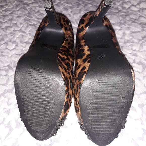 Leopard Print Pumps - Picture 3 of 5